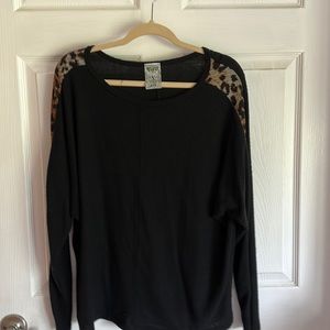 VOCAL SWEATER SOFT AND COMFY, gently worn 🌸